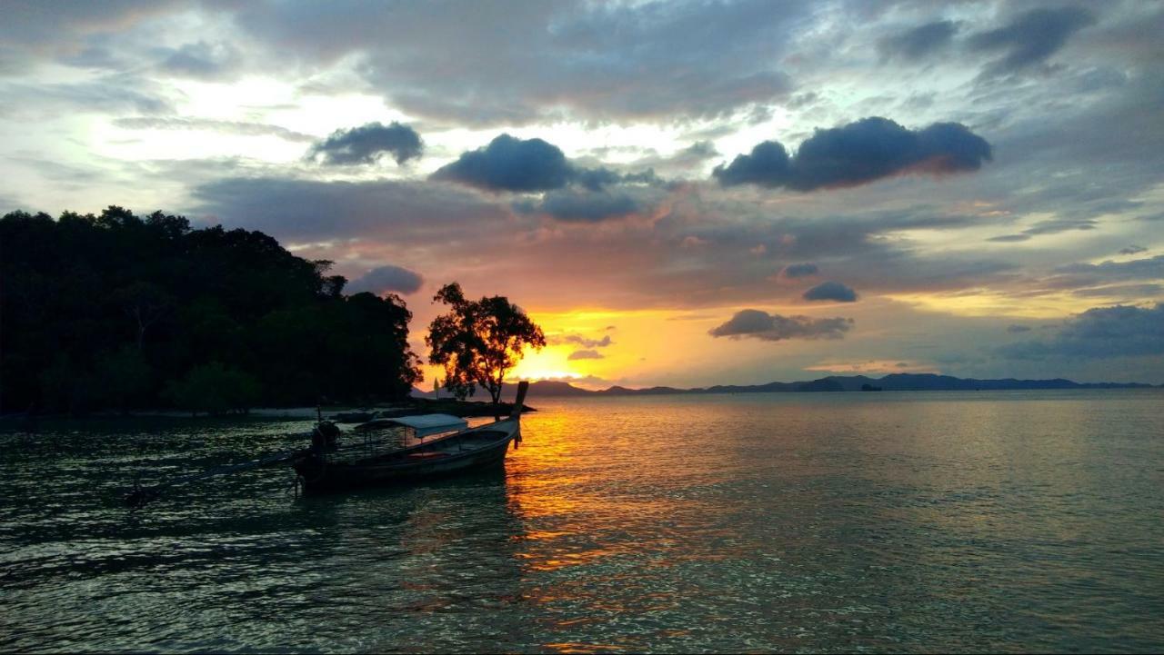 The Beach At Klong Muang Exterior foto